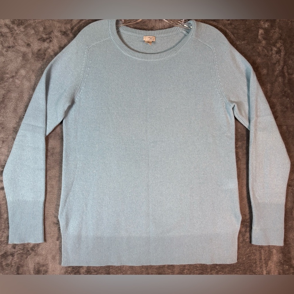 Halogen 100% Cashmere Sweater Size Medium Light Blue Crew Neck Long Sleeve